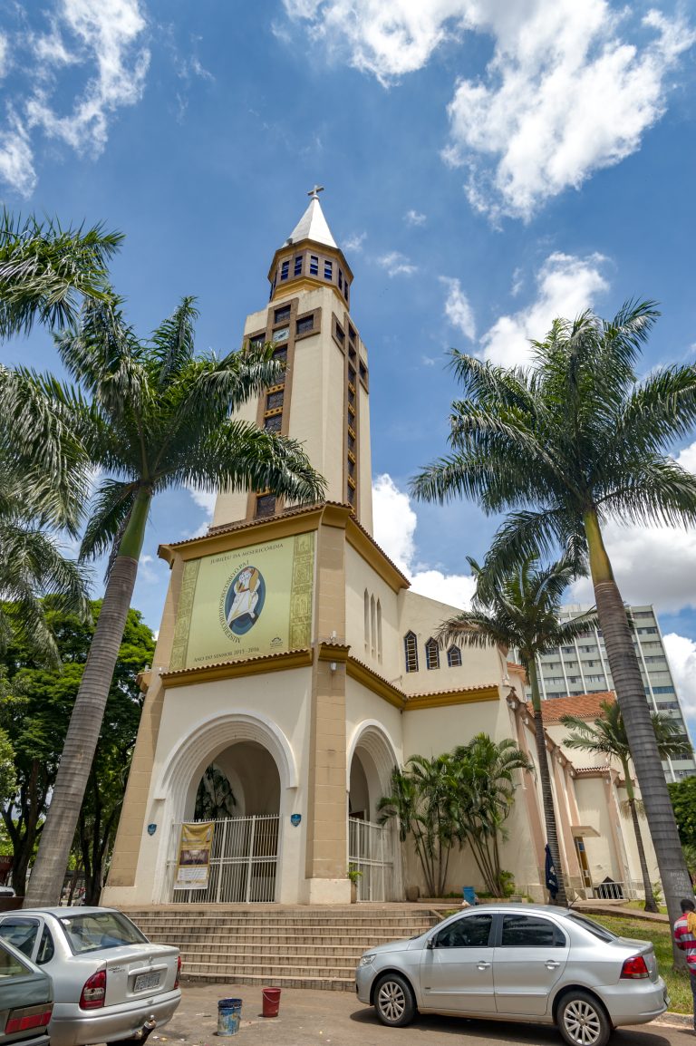 Arquidiocese de Goiânia alerta fiéis sobre golpe que usa nome da Igreja para cobrar falsas renovações 