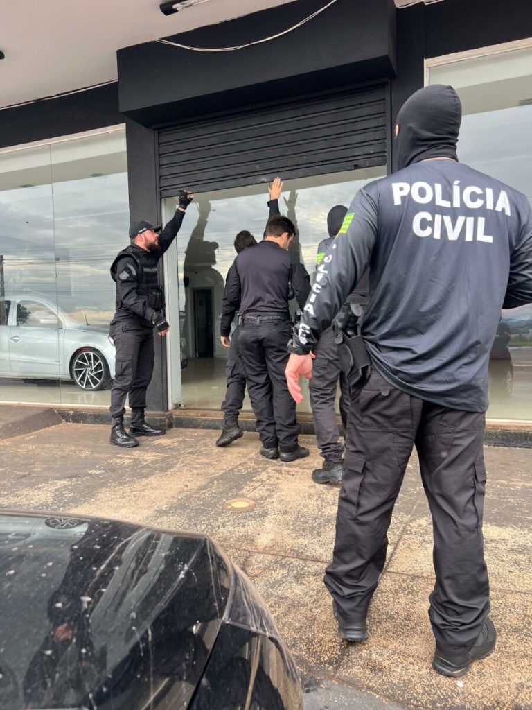 Polícia Civil prende 13 integrantes de organização criminosa especializada em golpes na venda de veículos on-line 