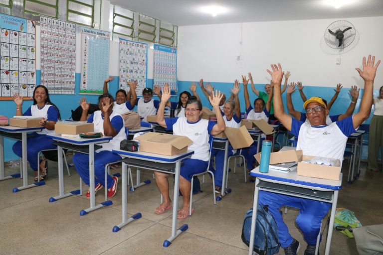 Goiânia realiza a 1ª Formatura da Educação de Jovens, Adultos e Idosos e celebra 59 alfabetizandos 