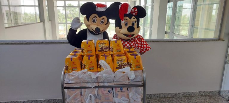 HMAP recebe ação de Natal com entrega de brinquedos, panetones e visita do Papai Noel
