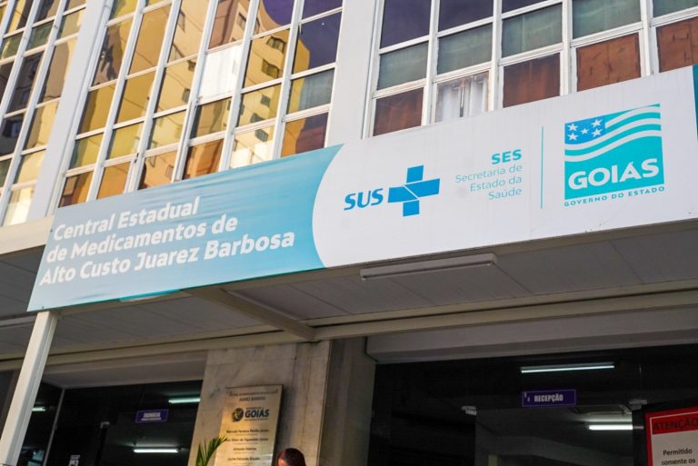Governo de Goiás investe em tecnologia e facilita entrega de medicamento de alto custo à população 