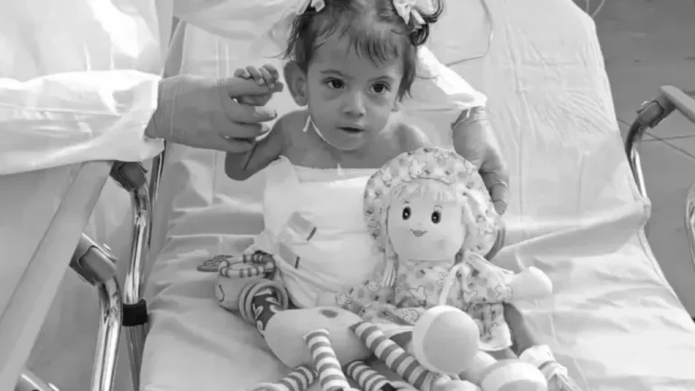 Morre Aruna, uma das gêmeas siamesas separadas em cirurgia realizada em Goiânia