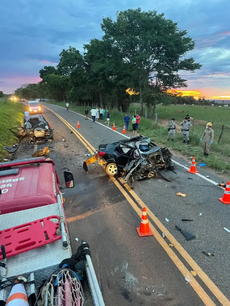 Acidente na GO-164 mata cinco pessoas, entre elas três policiais militares, em Firminópolis