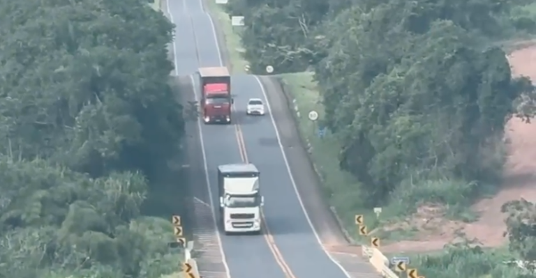 Fiscalização da PRF Goiás autua 150 motoristas por ultrapassagens proibidas na BR-414