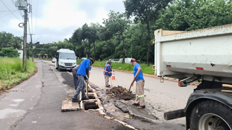 Operação em Goiânia retira mais de 121 toneladas de entulho da rede de drenagem em duas semanas 