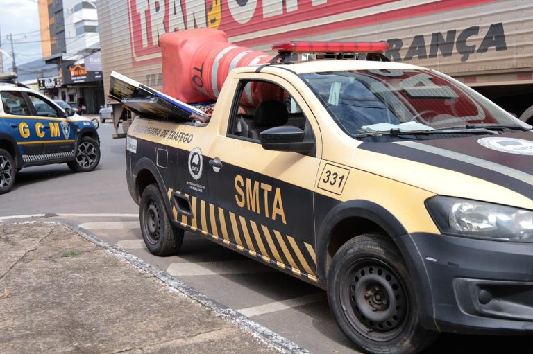 Prefeitura de Aparecida realiza blitz na Avenida Tapajós, no setor Vila Brasília, para desobstruir calçadas