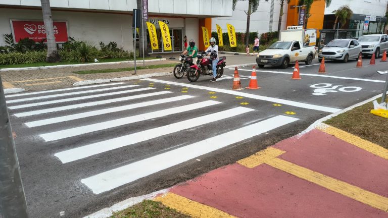Prefeitura de Aparecida de Goiânia amplia sinalização, semáforos inteligentes e ações de segurança viária