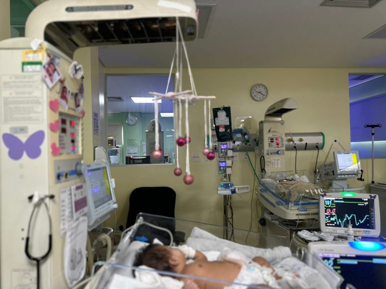 Maternidade Dona Íris utiliza móbiles terapêuticos para estimular bebês internados na UTIN e UCIN