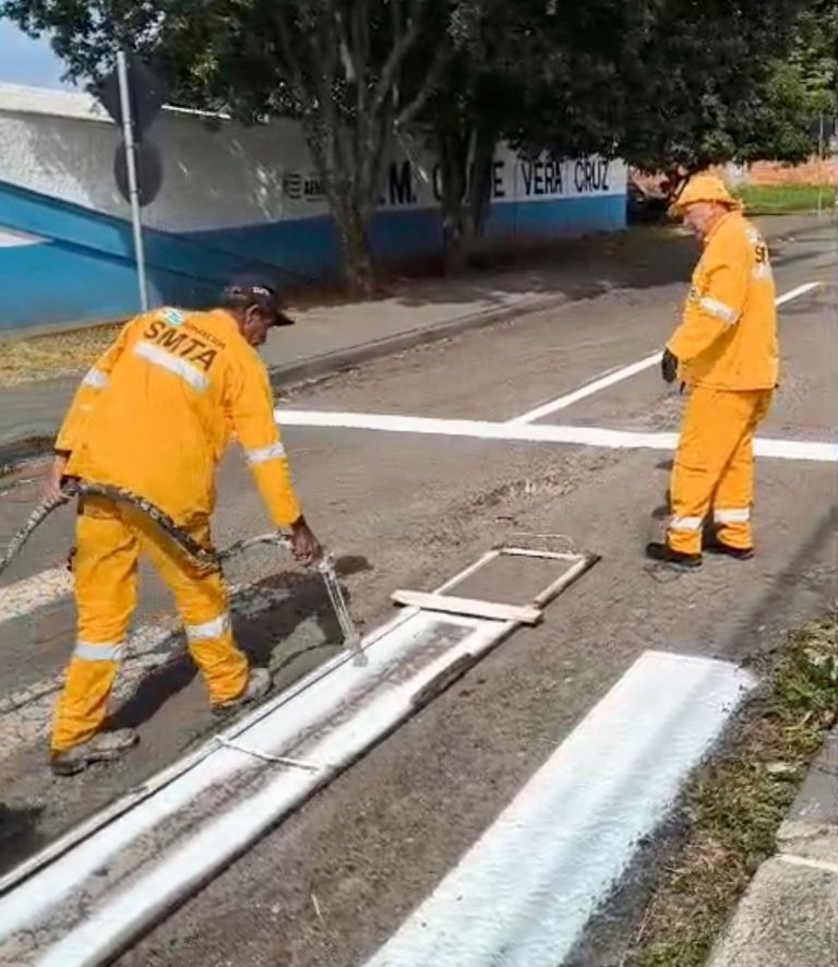 Prefeito Leandro Vilela reforça sinalização de trânsito no entorno de escolas e CMEIs de Aparecida