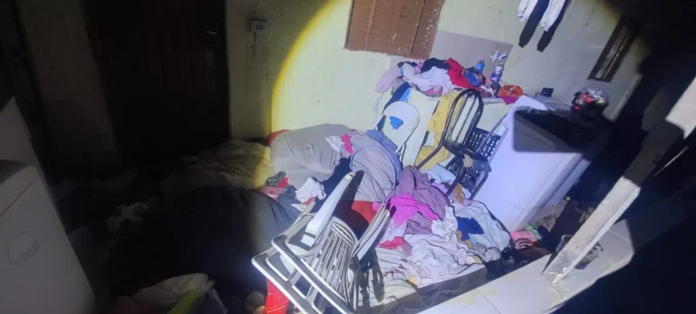 PM resgata quatro crianças encontradas sozinhas e trancadas em casa de Aparecida de Goiânia