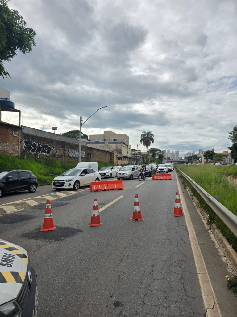 Marginal Botafogo tem trecho interditado nesta segunda-feira para reparos em erosão