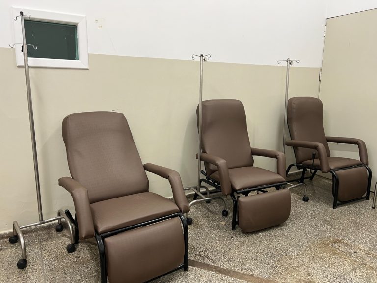 Prefeitura de Goiânia reforça rede de urgência com 40 poltronas para hidratação de pacientes com dengue