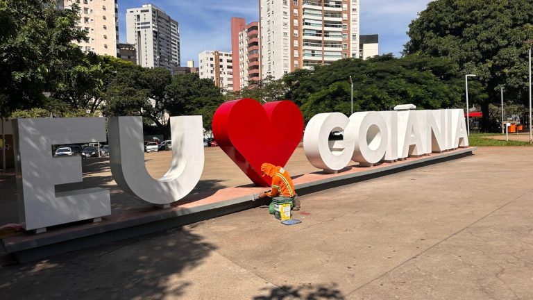 Comurg intensifica manutenção de praças em cartões-postais de Goiânia 