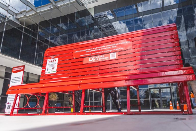 Prefeitura de Aparecida instala Banco Vermelho na Cidade Administrativa em ação de combate à violência contra a mulher