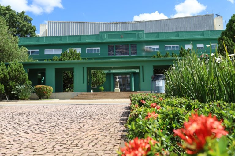 Governo de Goiás propõe revisão salarial de 4,26% para servidores estaduais