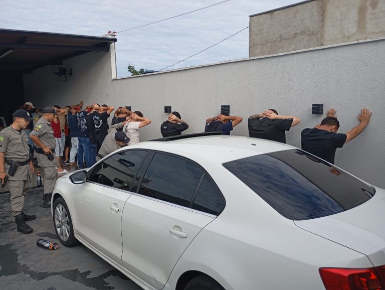 PM encerra festa irregular por perturbação do sossego e apreende carro com som em Aparecida de Goiânia