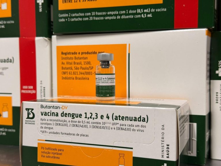 Prefeitura inicia vacinação contra dengue em profissionais da saúde de Goiânia