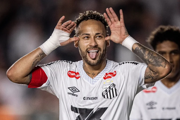 Efeito Neymar impulsiona receitas e faz Santos faturar quase R$ 700 milhões em 2025