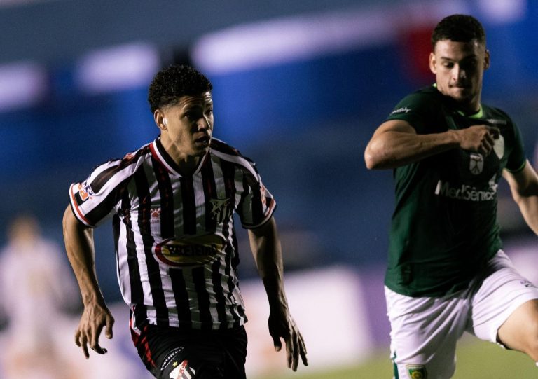 Anápolis vence Porto Vitória-ES e segue na vice-liderança do grupo B 