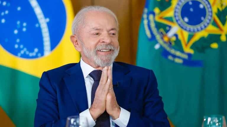 Lula envia ao Congresso projeto que propõe o fim da escala 6×1 e jornada de 40 horas sem redução de salário