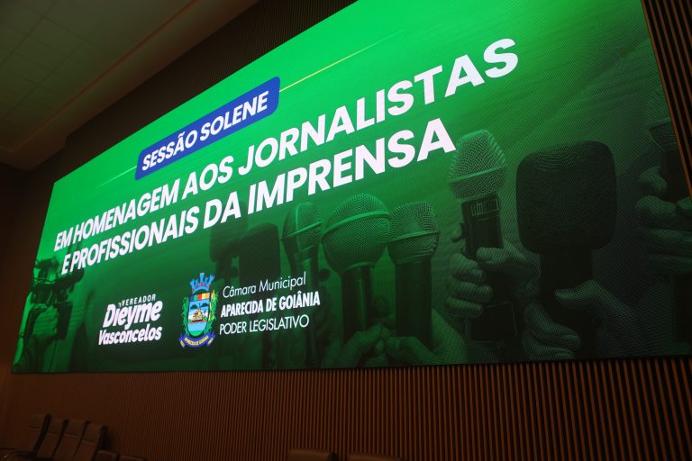 Jornalistas da Rádio Bandeirantes Goiânia são homenageados na Câmara de Aparecida 
