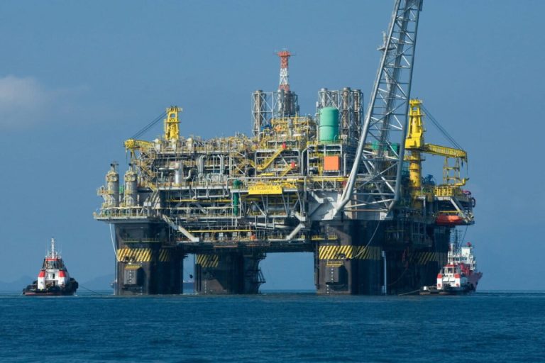 Em meio à guerra no Irã, FMI prevê menor crescimento da economia global em 2026, mas Brasil deve crescer