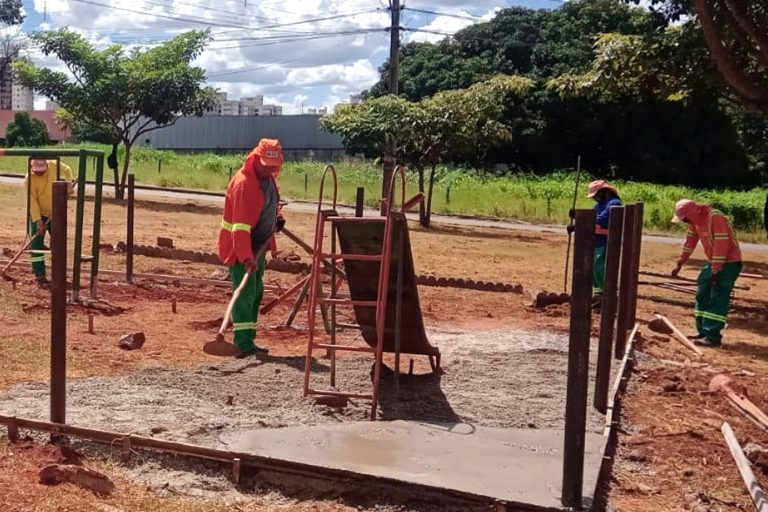 Prefeitura de Goiânia realiza melhorias em praças de diferentes regiões da capital 