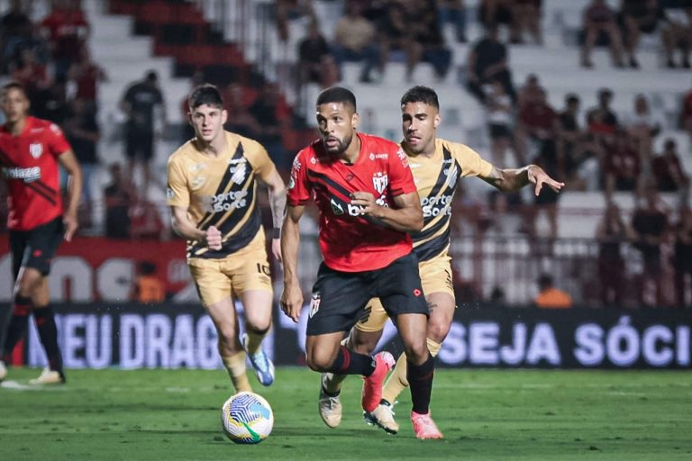 Atlético Goianiense enfrenta o  Athlético-PR pela quinta fase da Copa do Brasil