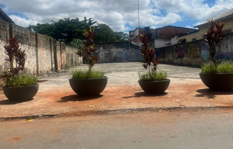 Área do Césio-137 é bloqueada com vasos após imagens mostrarem uso como estacionamento irregular