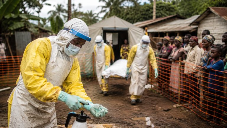 OMS declara emergência internacional após novo surto de ebola no Congo e Uganda 