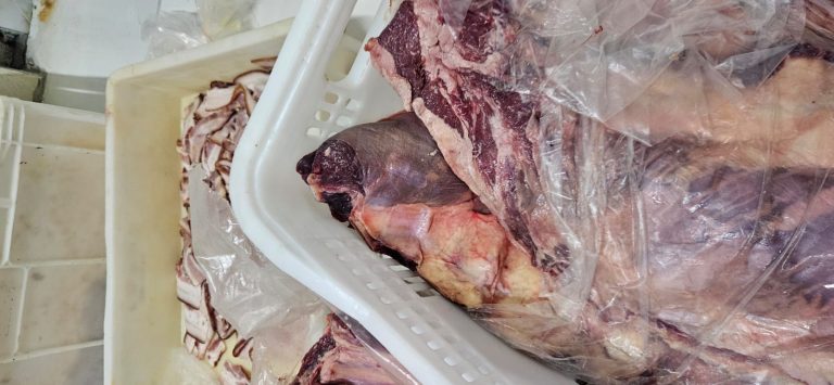 Procon Goiás apreende mais de 215 kg de alimentos impróprios em supermercado de Goiânia
