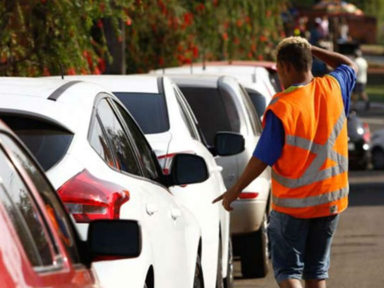 Flanelinhas que exigirem dinheiro de motoristas poderão responder por extorsão na Pecuária de Goiânia