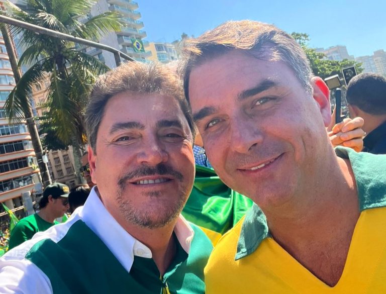 Wilder Morais e Flávio Bolsonaro em foto publicada pelo Senador de Goiás.