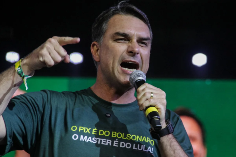 Em áudio divulgado pelo Intercept Brasil, Flávio Bolsonaro pede R$ 134 milhões a Daniel Vorcaro para filme sobre Jair Bolsonaro 