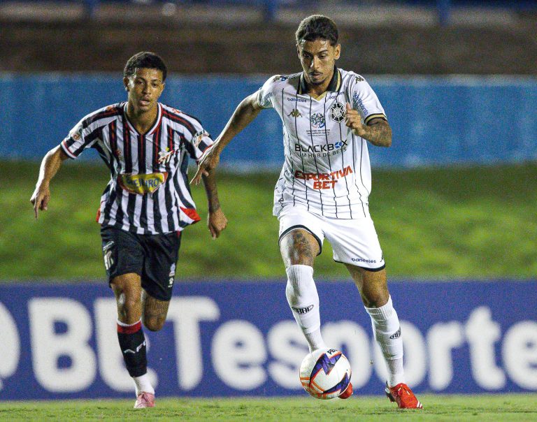Anápolis goleia Rio Branco-ES e abre vantagem na final da Copa Centro-Oeste