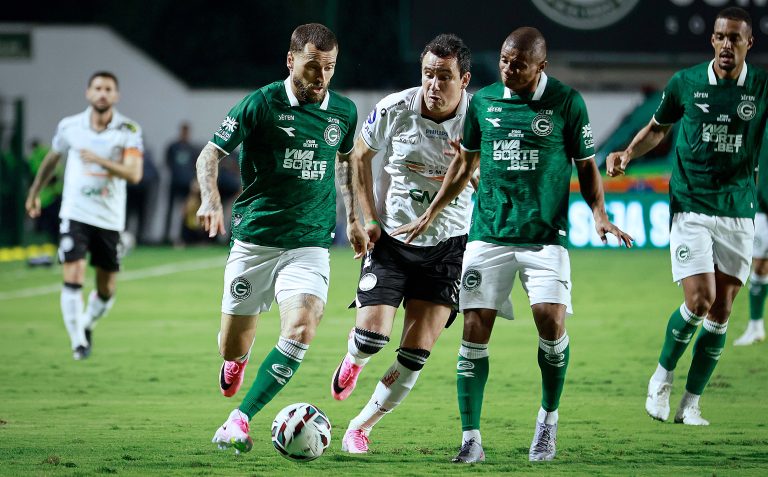 Operário impõe ritmo, goleia o Goiás na Serrinha e mantém sequência ruim do Esmeraldino na Série B