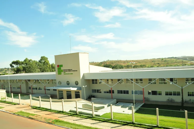 IFG abre seleção para professores substitutos com salários de até R$ 8,3 mil; veja como se inscrever