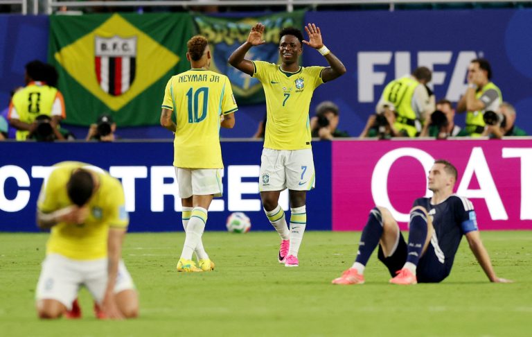 Brasil vence Escócia e garante liderança do Grupo C; Marrocos derrota Haiti e avança em segundo