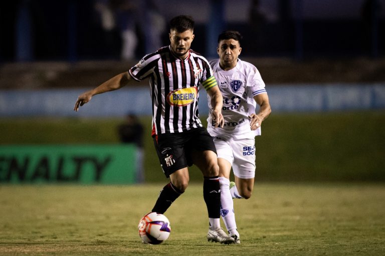 Anápolis vence o Paysandu por 3 a 1 e abre vantagem na decisão da Copa Verde