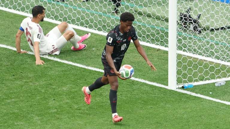 Canadá goleia o Catar e assume liderança do Grupo B; Suíça vence a Bósnia com show dos reservas