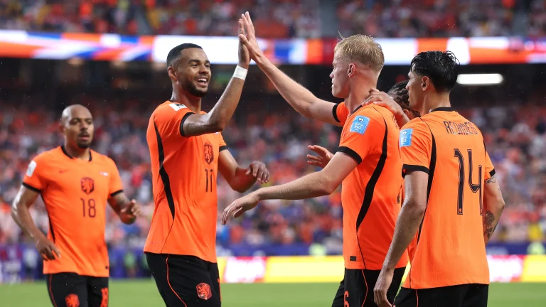 Holanda vence Tunísia, Japão empata com Suécia e será adversário do Brasil na Copa do Mundo