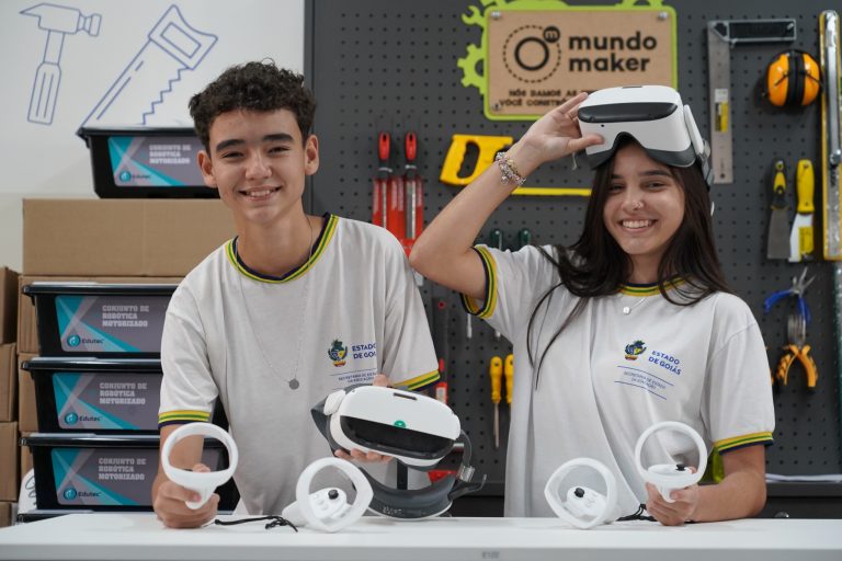 Goiás inicia entrega de óculos de realidade virtual para escolas de tempo integral da rede estadual