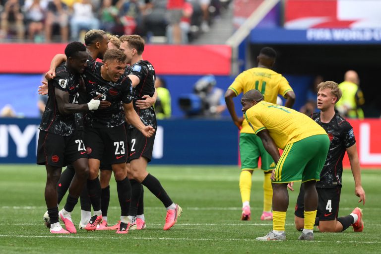 Canadá vence África do Sul e é o primeiro classificado às oitavas da Copa do Mundo