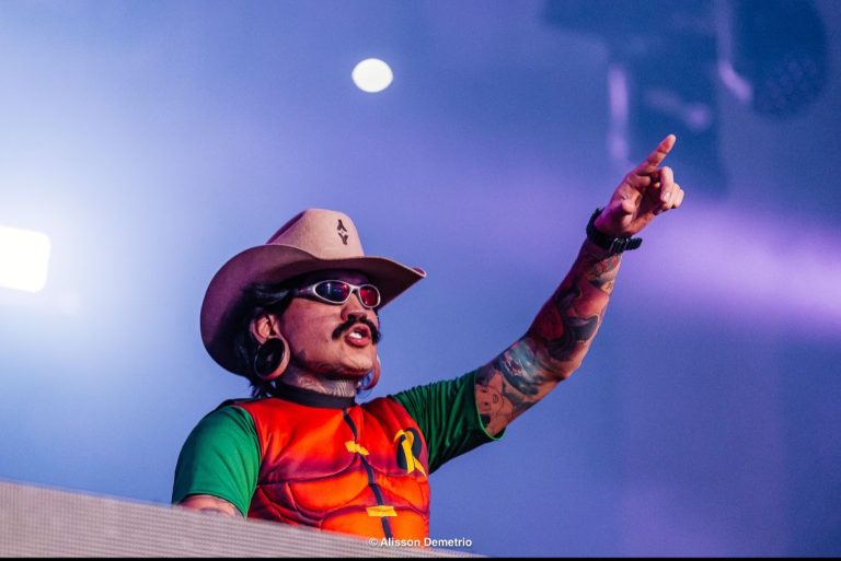 Jiraya Uai lança primeiro álbum da carreira e apresenta universo “Cowboy Maluco” em Goiânia