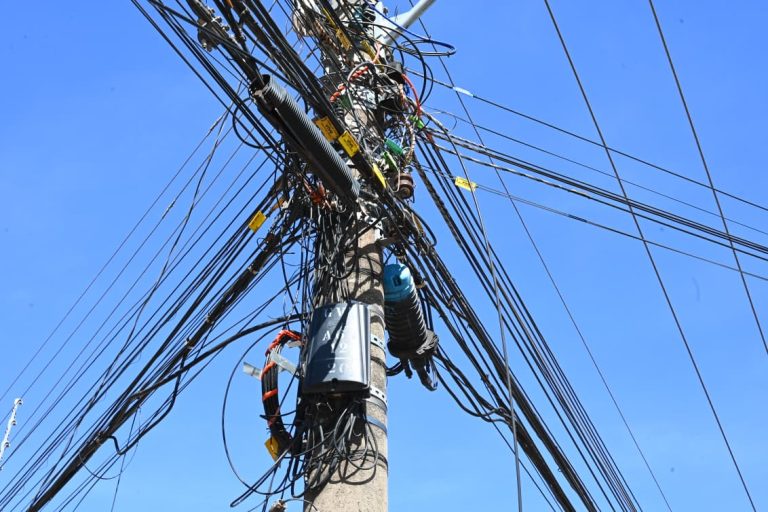 Prefeitura de Goiânia endurece fiscalização e amplia multas contra fios soltos nas ruas