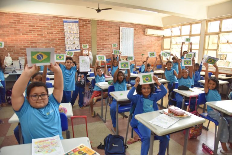 Escolas de Aparecida entram no clima da Copa de 2026 com projeto que une futebol e aprendizado