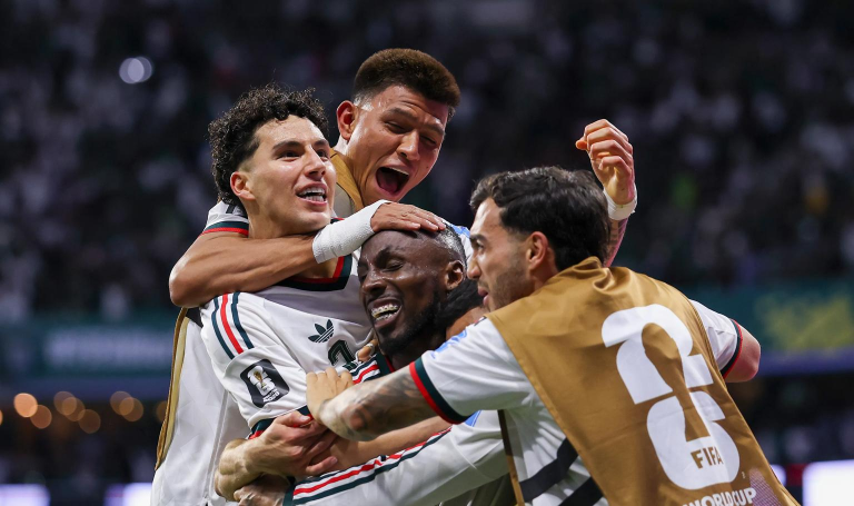 México goleia Tchéquia e África do Sul faz história com classificação inédita