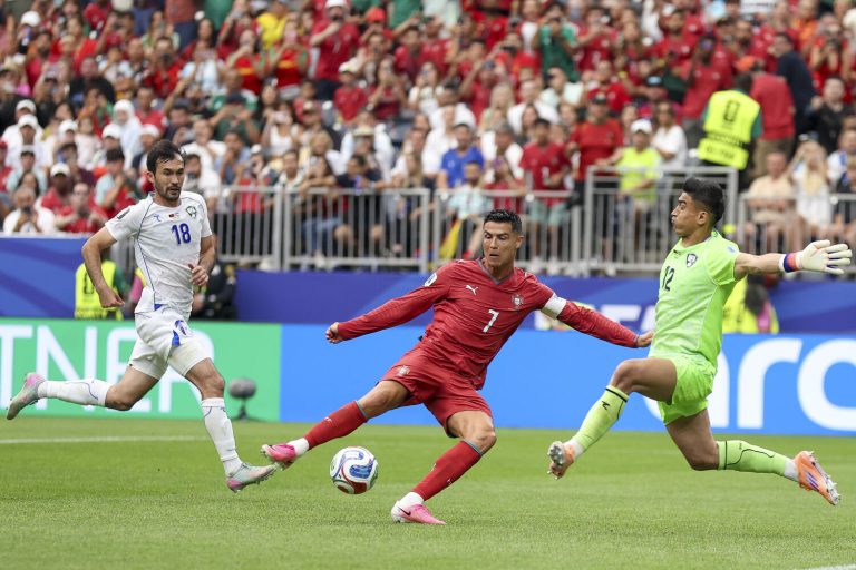 Portugal goleia Uzbequistão com show de Cristiano Ronaldo; Colômbia garante vaga na segunda fase
