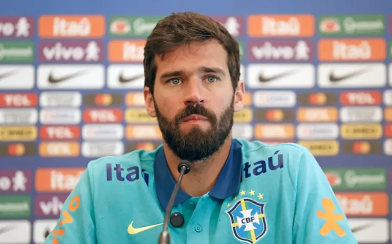 Alisson é preservado em treino decisivo da Seleção antes de duelo contra a Escócia