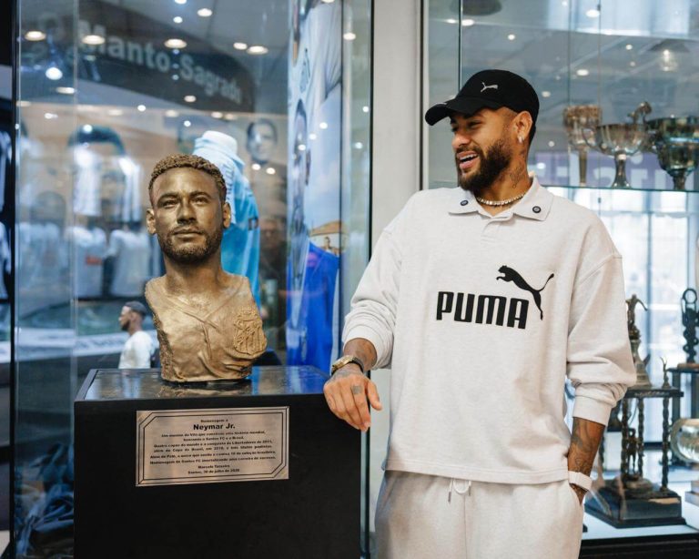 Santos inaugura espaço em homenagem a Neymar no Memorial das Conquistas